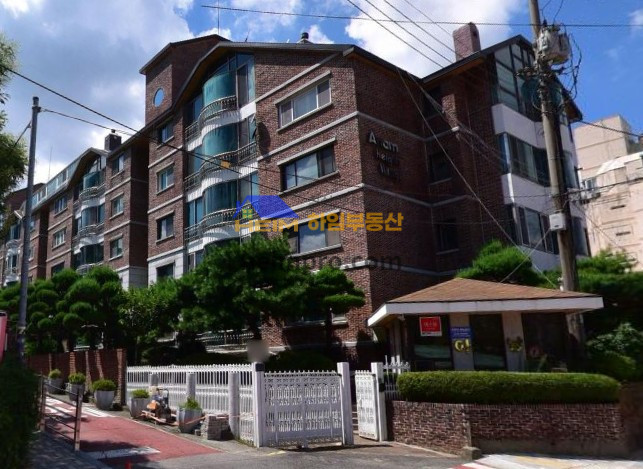 부산 부산진구 초읍동 123-7 초등학교옆 1층,지하복층구조, 고급 빌라형 아파트, 즉시입주가능. 매매 매물번호 10867 사진 1