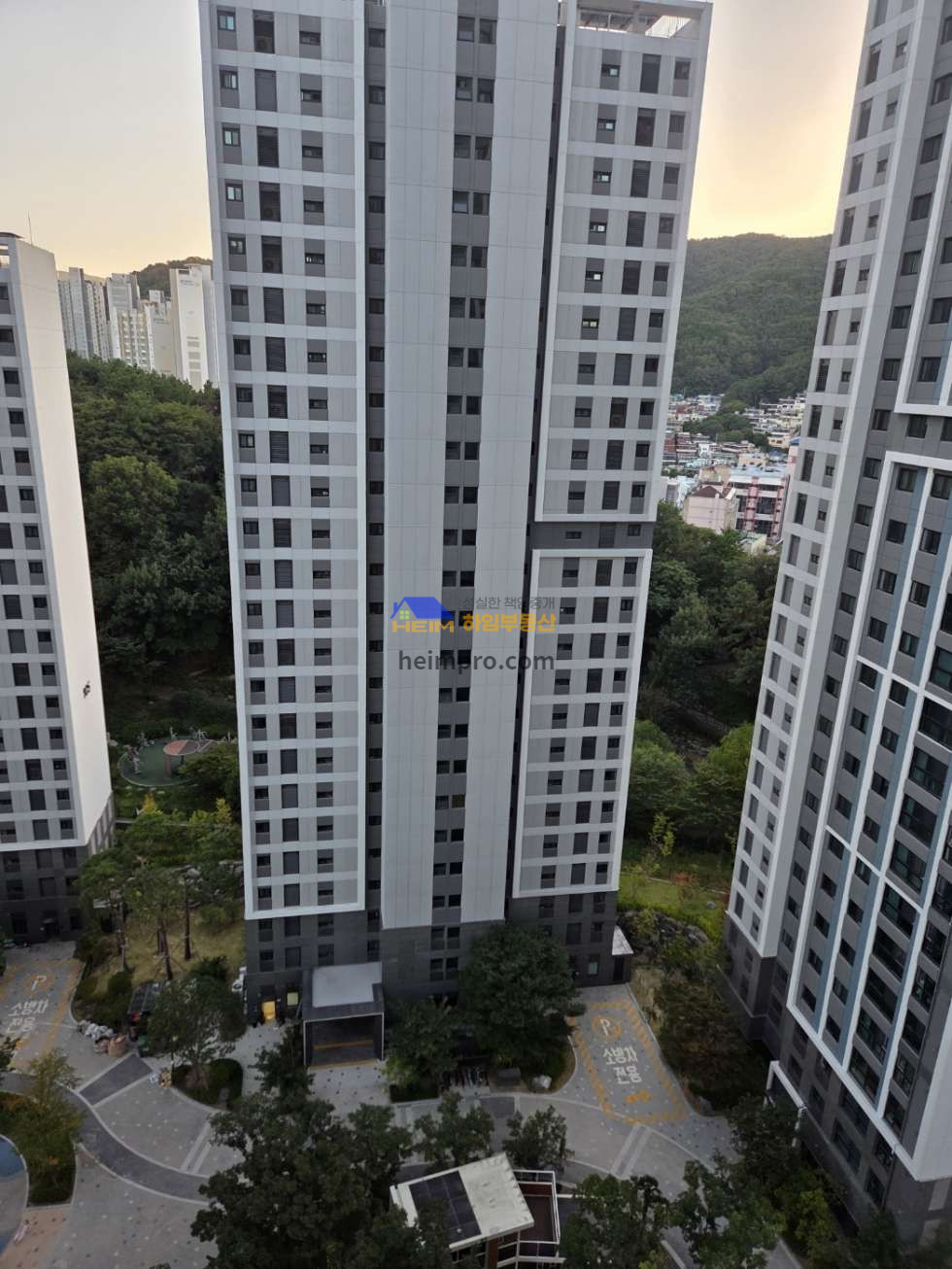 부산 부산진구 초읍동 556 102동 공실, 주차장 입구동, 시스템에어컨2대 옵션 매매 매물번호 11208 사진 8