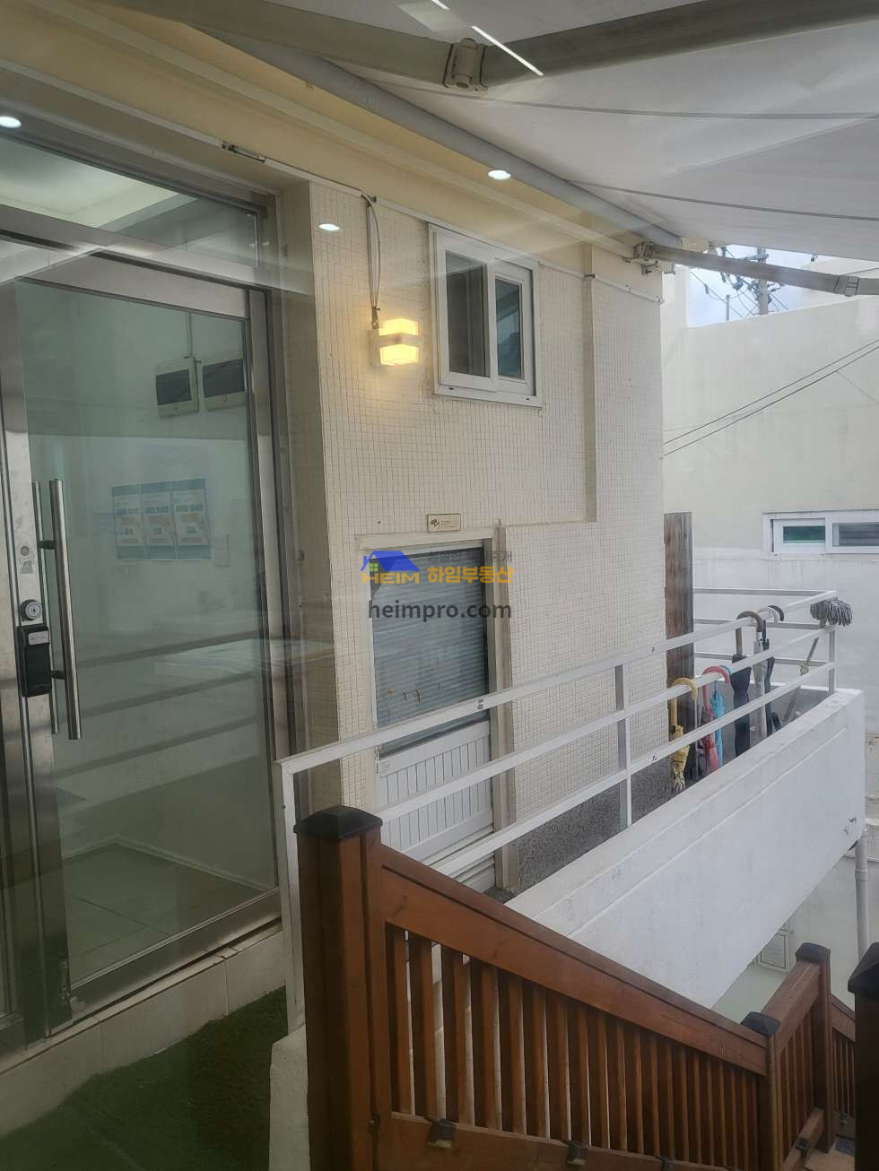 부산 부산진구 연지동 238-8, 내제조표56476호 일부2층 연지초 인접 학원임대, 수리된 깨끗한 2층 상가. 월세 매물번호 11216 사진 2